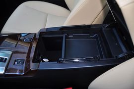 2013款丰田锐志3.0V尊锐导航版