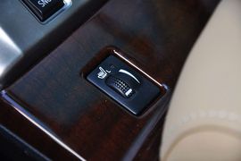 2013款丰田锐志3.0V尊锐导航版