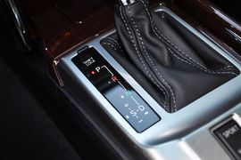 2013款丰田锐志3.0V尊锐导航版