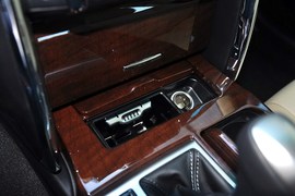 2013款丰田锐志3.0V尊锐导航版