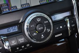 2013款丰田锐志3.0V尊锐导航版