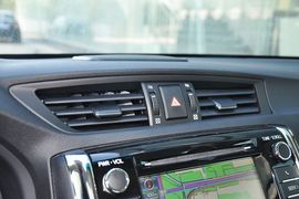 2013款丰田锐志3.0V尊锐导航版