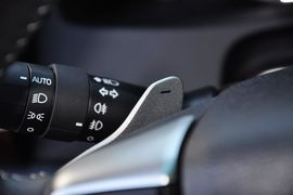 2013款丰田锐志3.0V尊锐导航版