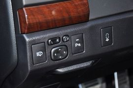 2013款丰田锐志3.0V尊锐导航版