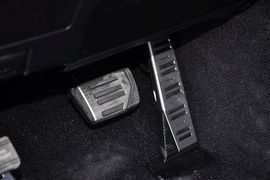 2013款丰田锐志3.0V尊锐导航版