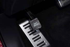 2013款丰田锐志3.0V尊锐导航版