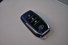 2013款丰田锐志3.0V尊锐导航版