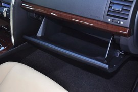 2013款丰田锐志3.0V尊锐导航版