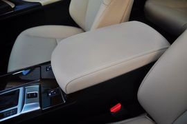 2013款丰田锐志3.0V尊锐导航版