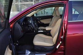 2013款丰田锐志3.0V尊锐导航版