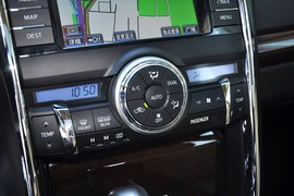 2013款丰田锐志3.0V尊锐导航版