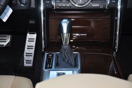 2013款丰田锐志3.0V尊锐导航版