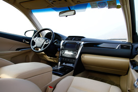 安静舒适/越堵越省油！体验凯美瑞·尊瑞