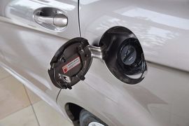 2013款北京汽车E150三厢版手动乐尚型