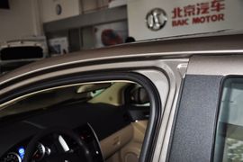 2013款北京汽车E150三厢版手动乐尚型