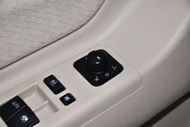 2013款北京汽车E150三厢版手动乐尚型