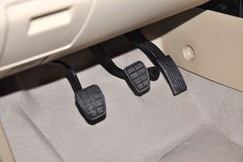 2013款北京汽车E150三厢版手动乐尚型