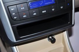 2013款北京汽车E150三厢版手动乐尚型