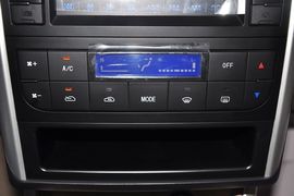 2013款北京汽车E150三厢版手动乐尚型