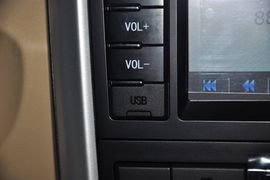 2013款北京汽车E150三厢版手动乐尚型