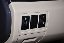 2013款北京汽车E150三厢版手动乐尚型