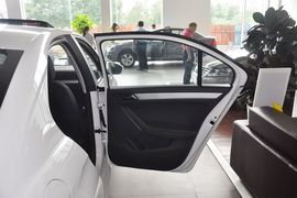 2013款一汽大众捷达1.6L