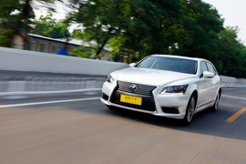 2014款雷克萨斯LS600hL深度试驾实拍