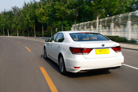 2014款雷克萨斯LS600hL深度试驾实拍