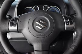 2013款铃木天语SX4酷锐1.6L