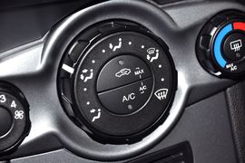 2013款嘉年华两厢1.5L自动品尚型