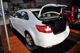 2011款铃木凯泽西2.4L两驱手动标准版