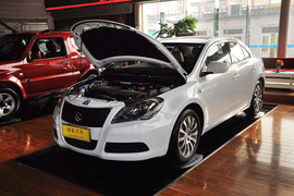 2011款铃木凯泽西2.4L两驱手动标准版