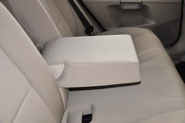 2011款铃木凯泽西2.4L两驱手动标准版