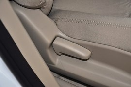 2011款铃木凯泽西2.4L两驱手动标准版