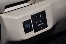2014款丰田威驰1.3L自动智尚版
