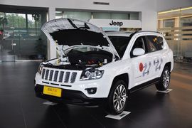 2014款Jeep指南者2.4L四驱豪华版