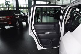 2014款Jeep指南者2.4L四驱豪华版