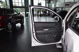 2014款Jeep指南者2.4L四驱豪华版