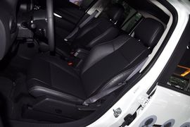 2014款Jeep指南者2.4L四驱豪华版