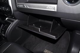 2014款Jeep指南者2.4L四驱豪华版