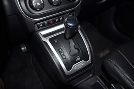 2014款Jeep指南者2.4L四驱豪华版