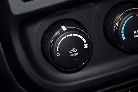 2014款Jeep指南者2.4L四驱豪华版