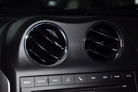 2014款Jeep指南者2.4L四驱豪华版