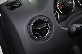 2014款Jeep指南者2.4L四驱豪华版