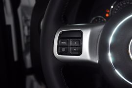 2014款Jeep指南者2.4L四驱豪华版
