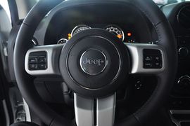 2014款Jeep指南者2.4L四驱豪华版