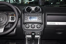 2014款Jeep指南者2.4L四驱豪华版