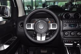 2014款Jeep指南者2.4L四驱豪华版