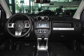2014款Jeep指南者2.4L四驱豪华版