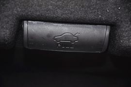 2013款起亚凯尊2.4L商务天窗版